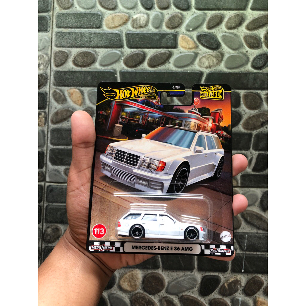HOT WHEELS PREMIUM MERCEDES-BENZ E 36 AMG