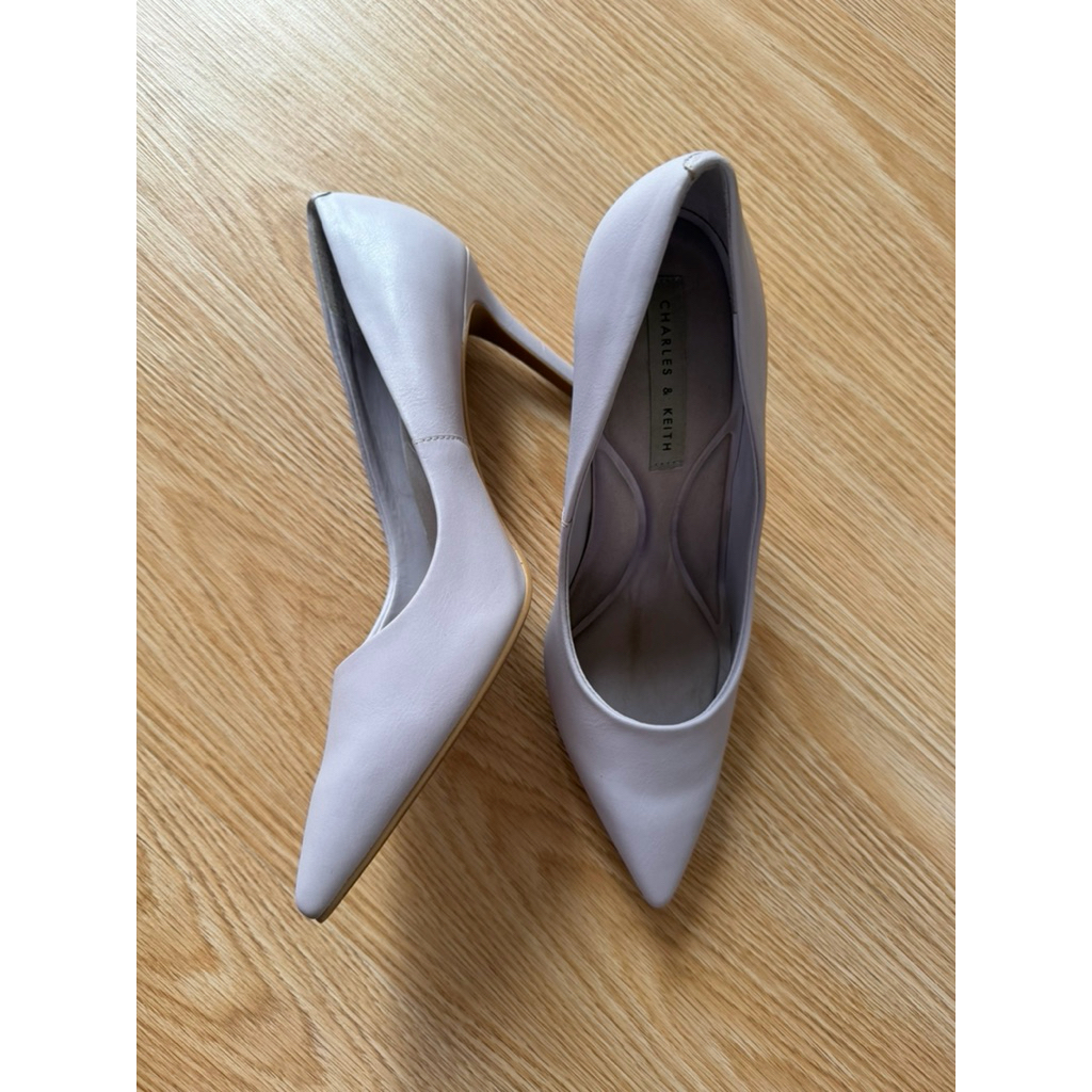 SEPATU CHARLES AND KEITH