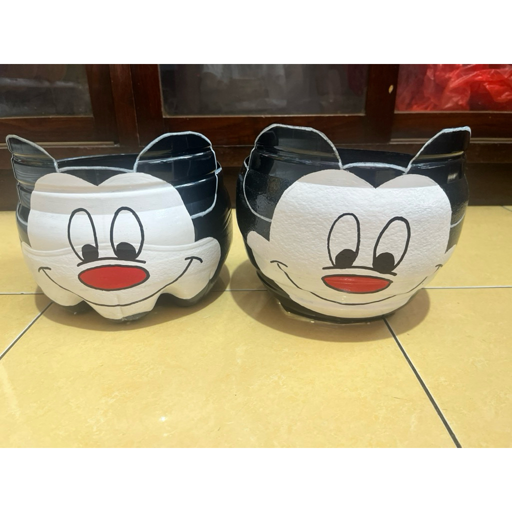 Pot Tanaman dari Galon Leminerale Karakter Mickey Mouse Lucu dan Unik
