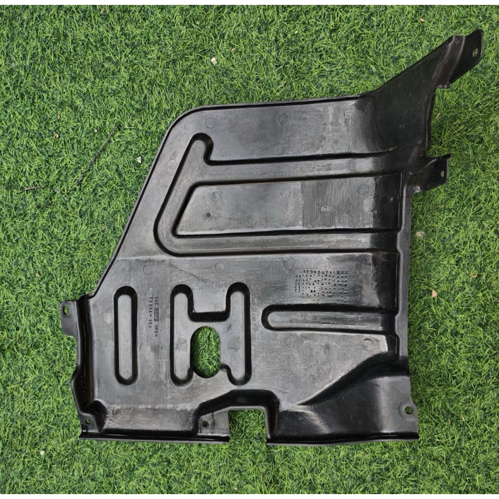 Cover tutup dek mesin bawah kanan suzuki baleno old 2000 AT