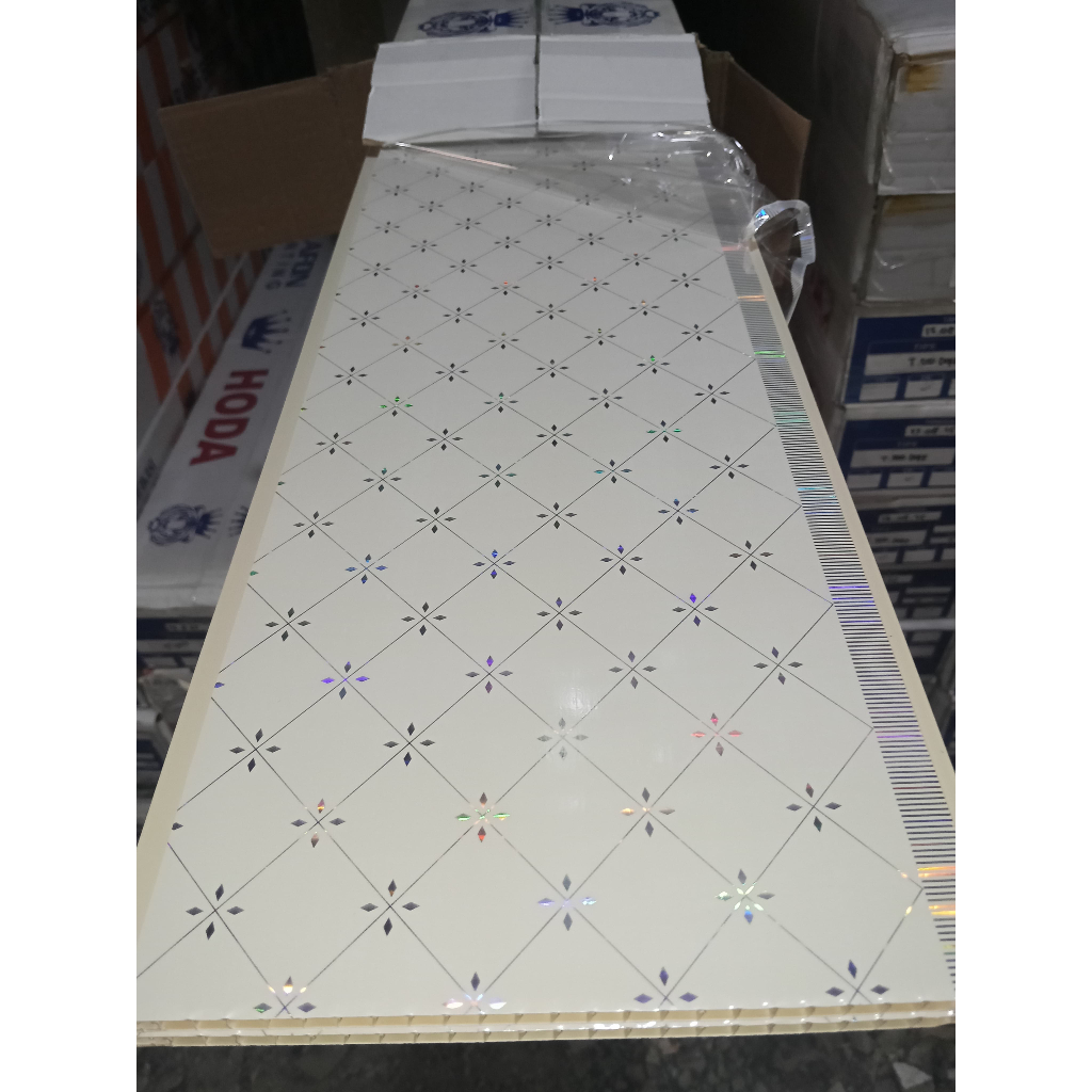 plafon PVC Hoda motif bunga belah ketupat silver putih glossy T-518