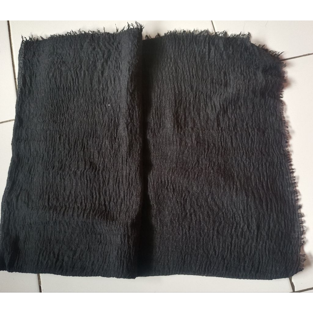 PreLoved Pashmina Crinkle Shawl Hitam