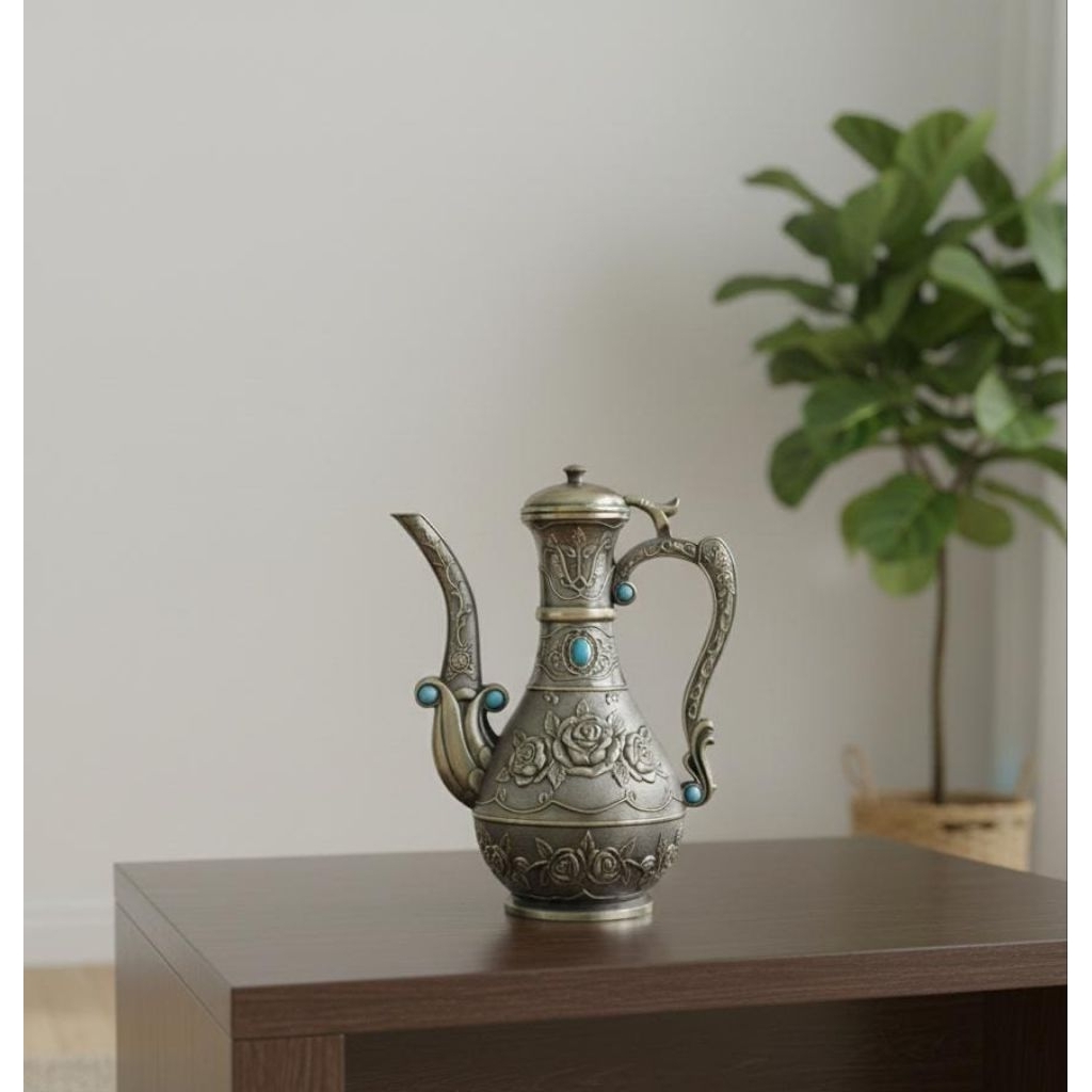 Teko Klasik Arab Logam Dengan Hiasan Permata Biru