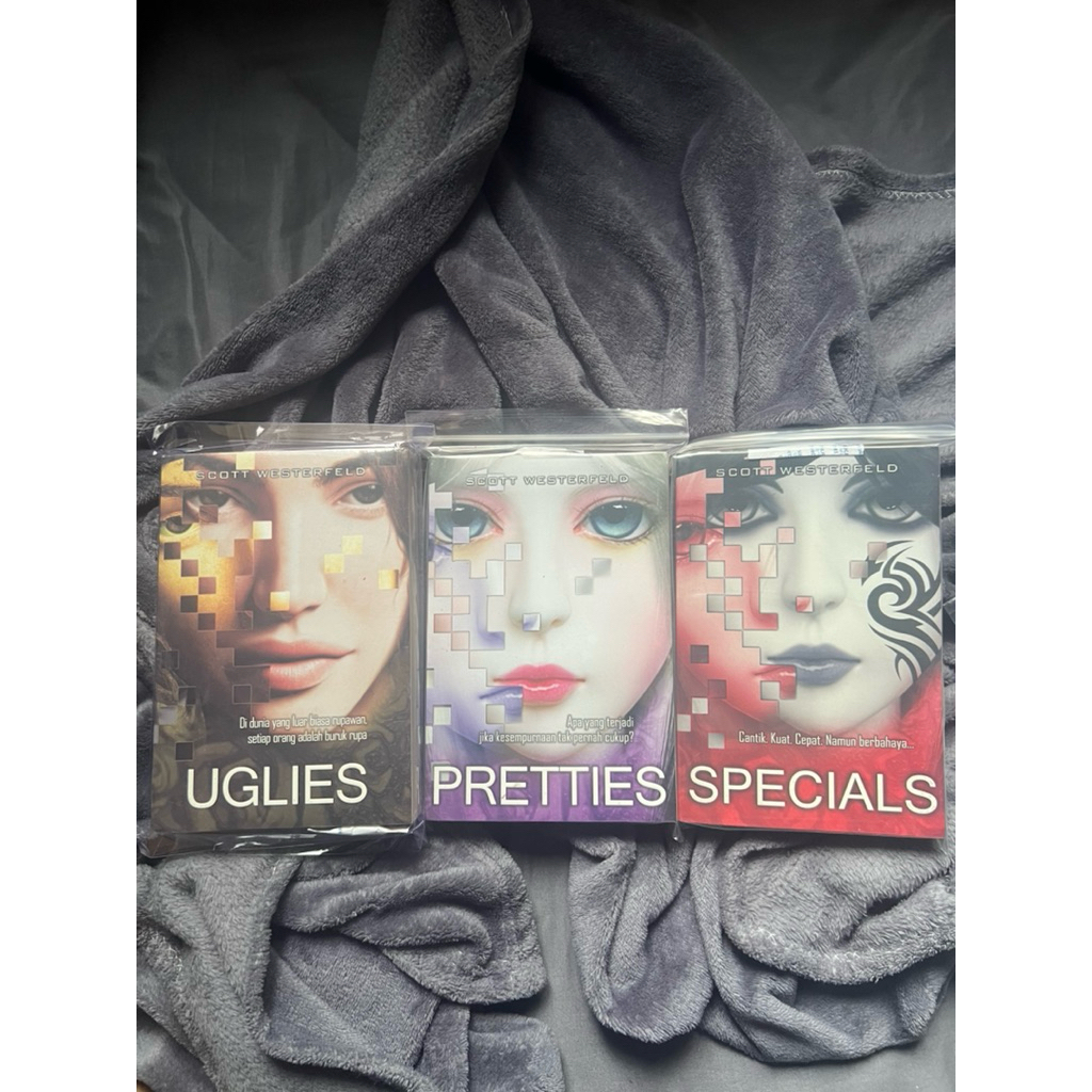 Novel Uglies Set - Scott Westerfeld