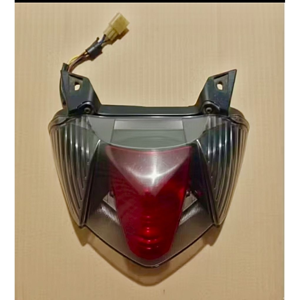 Lampu  Belakang YAMAHA MIO J ORIGINAL COPOTAN,COSTUM SMOKE BLACK (REFLEKTOR HITAM) fungsi normal sia