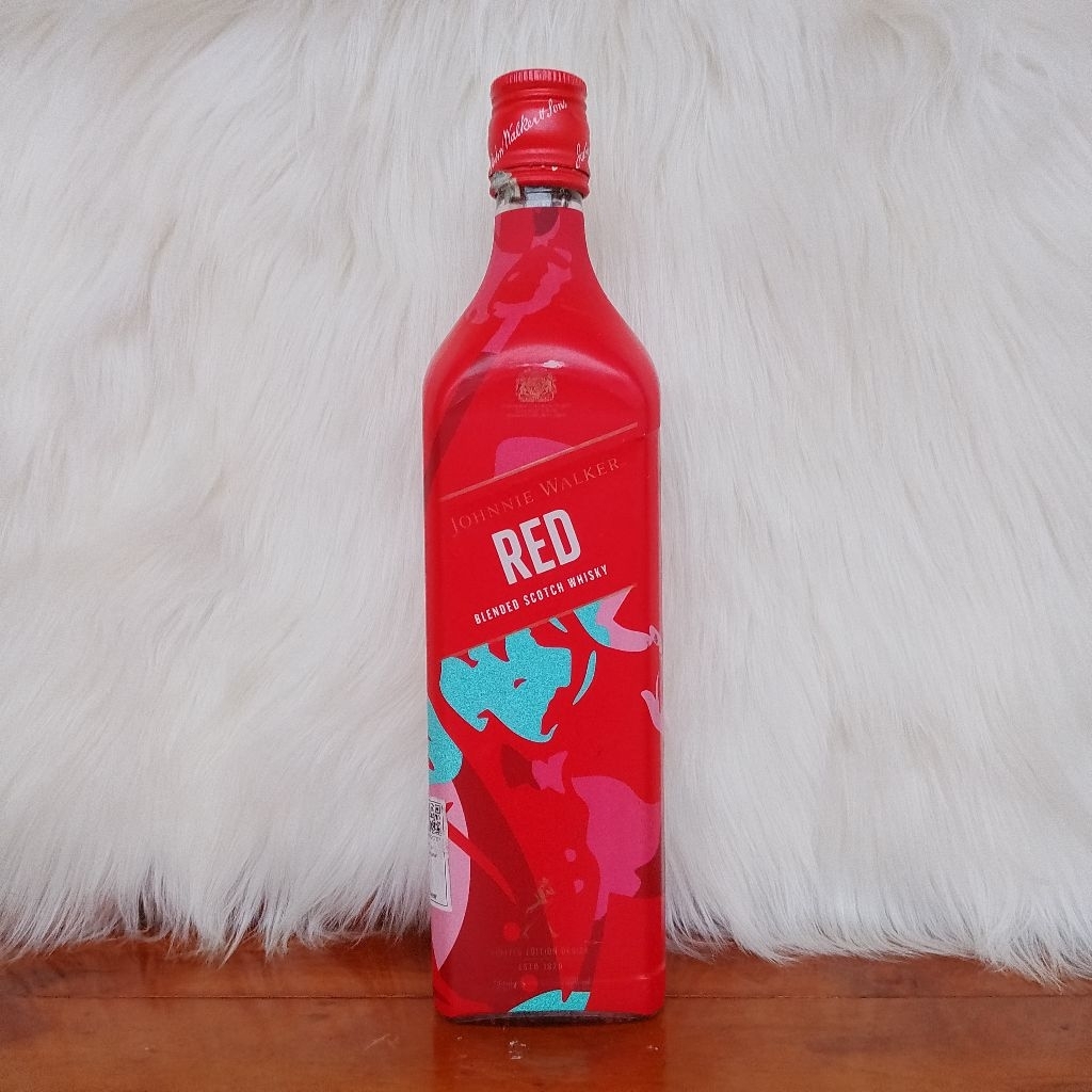 Botol bekas red-label untuk koleksi