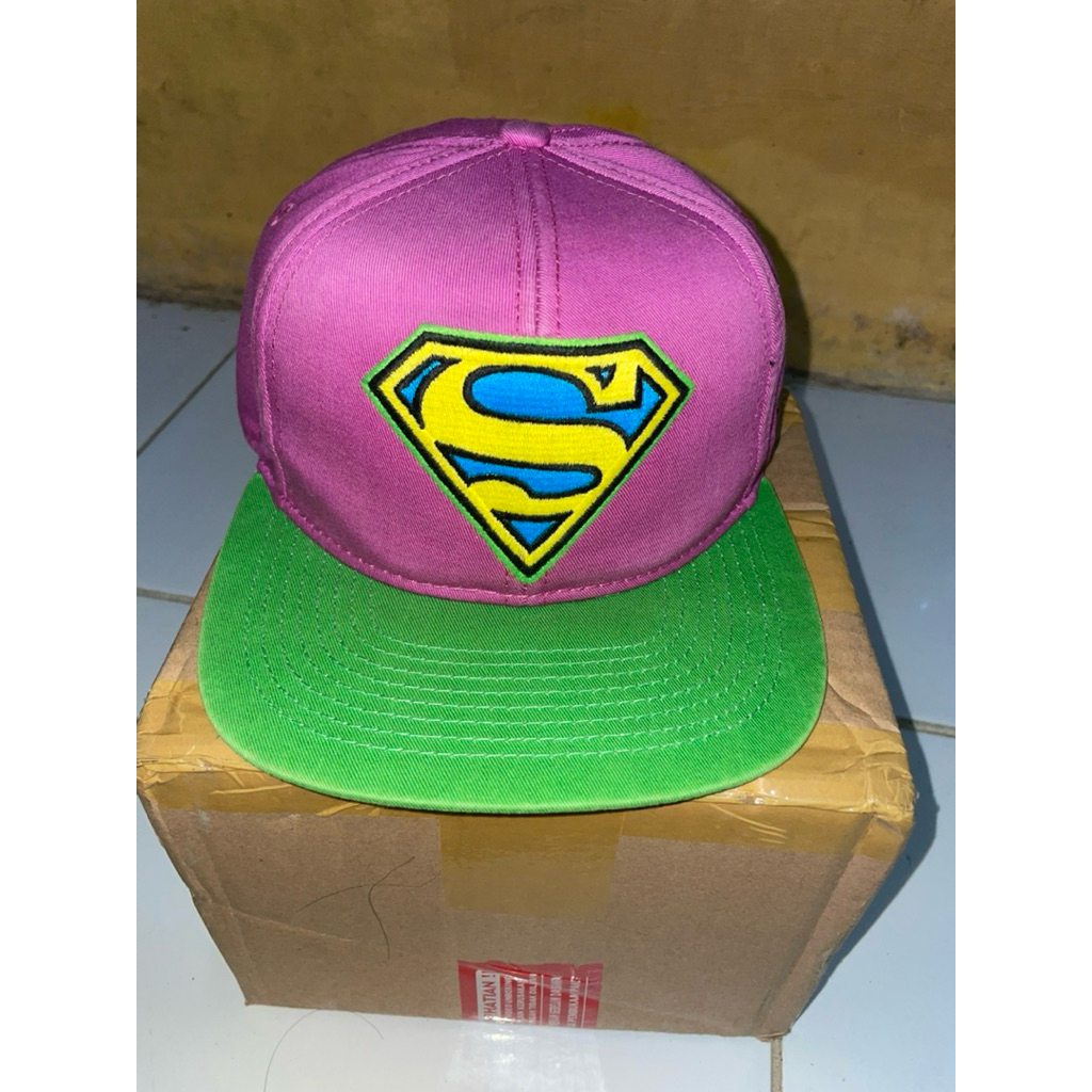 topi SnapBack SUPERMAN Tag Superman official under visor AOP