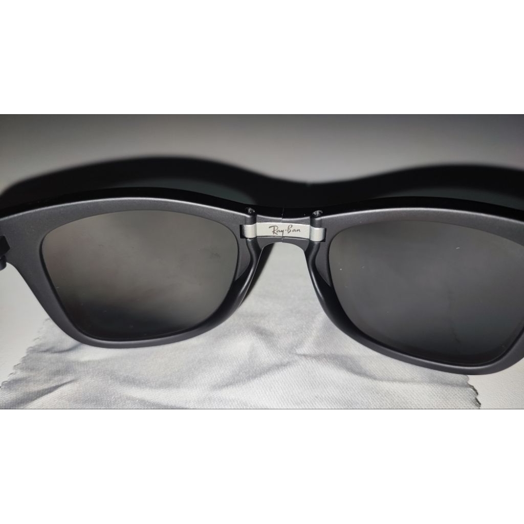 RAY-BAN