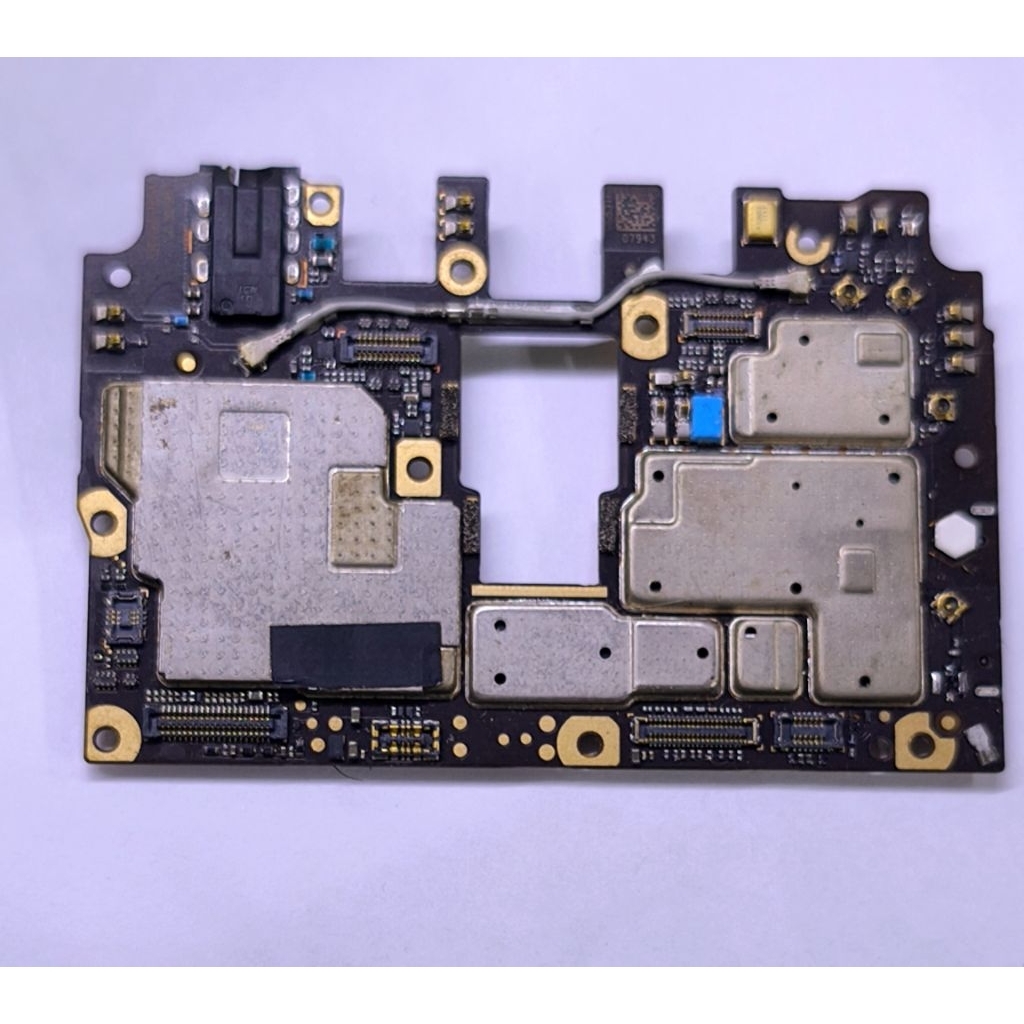 soket konektor di mesin pocophone f1