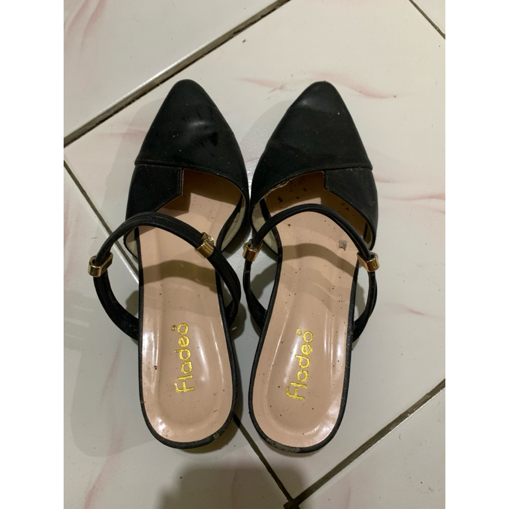 PRELOVED SEPATU FLADEO
