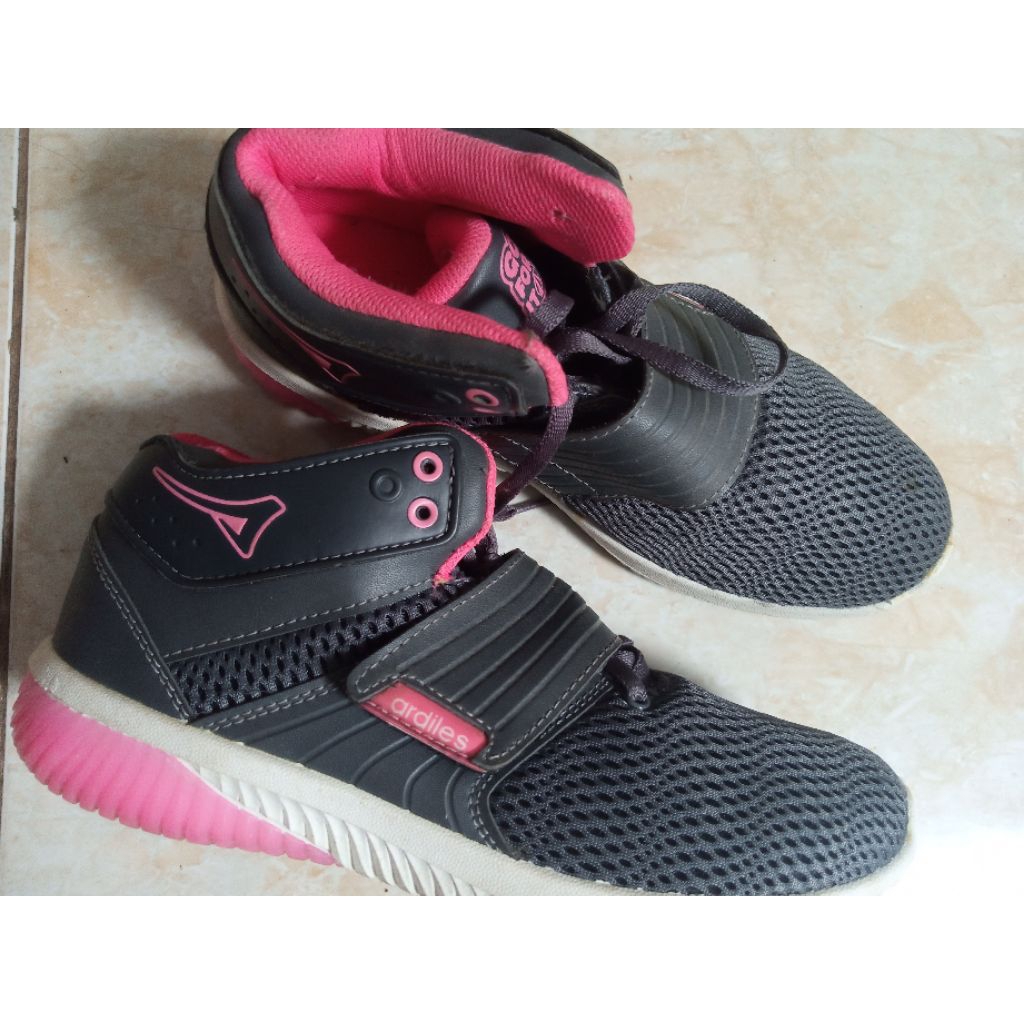 Ardiles Sepatu Wanita