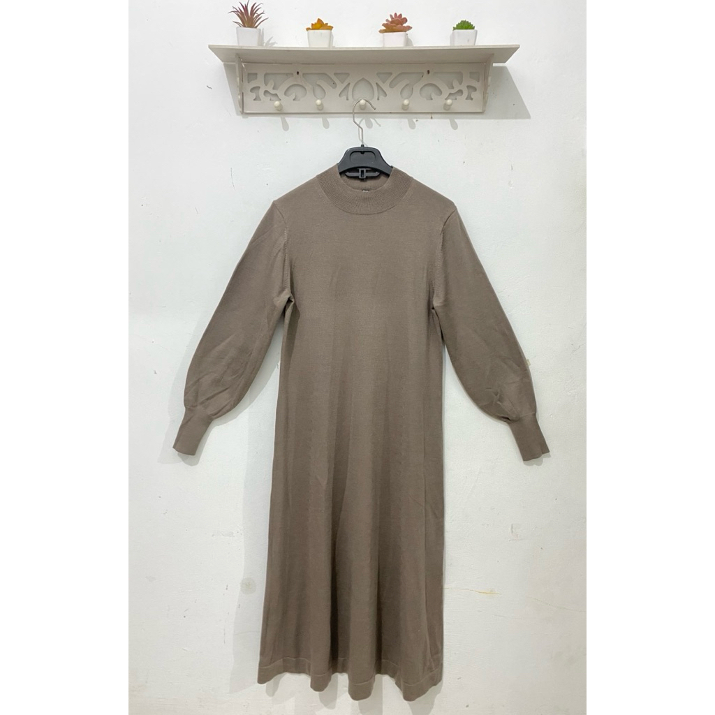 Long dress Uniqlo inner lengan balon