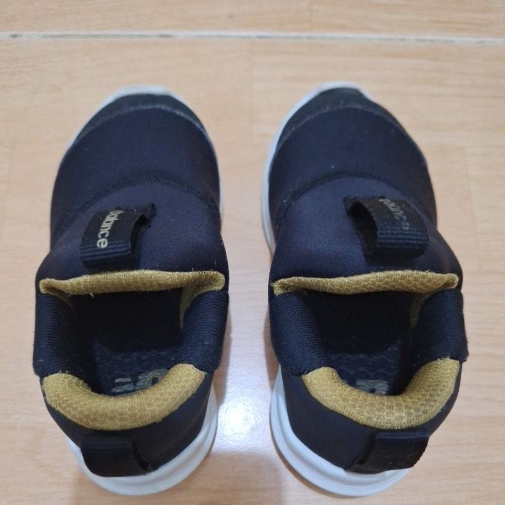 (PRELOVED) SEPATU ANAK NEW BALANCE