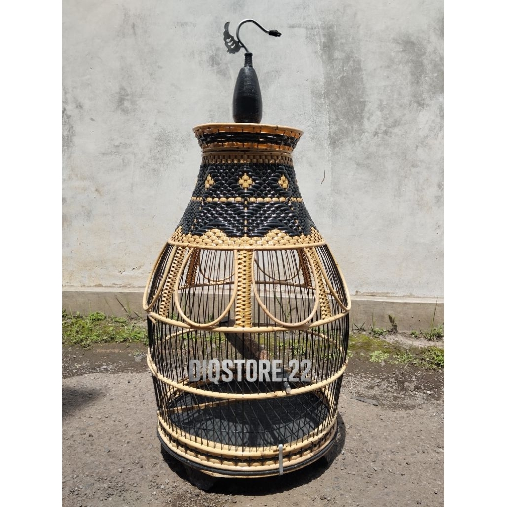 SANGKAR BURUNG PERKUTUT/SANGKAR BURUNG PERKUTUT MODEL KERUCUT KUAT DENGAN ANYAMAN ROTAN SINTETIS