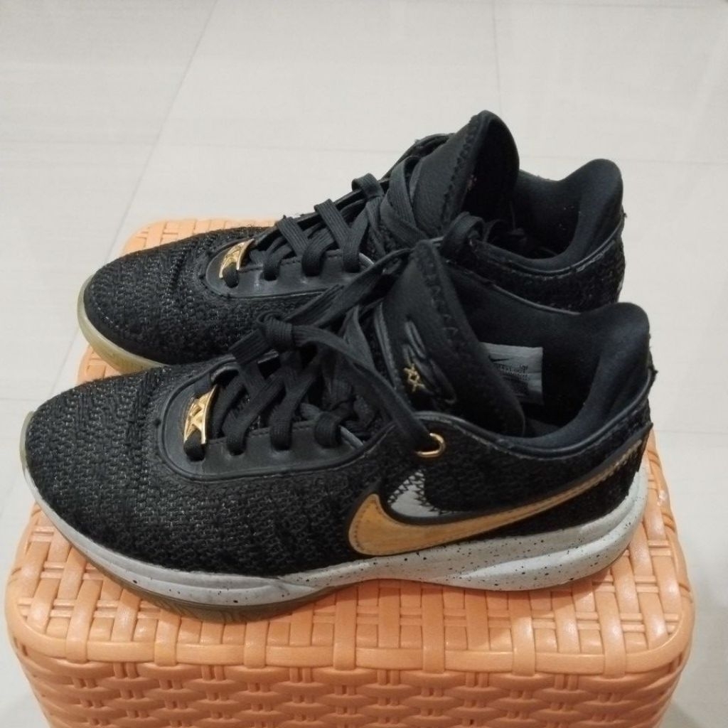 Sepatu Basket Nike Lebron 20 GS 2nd - Size 35.5