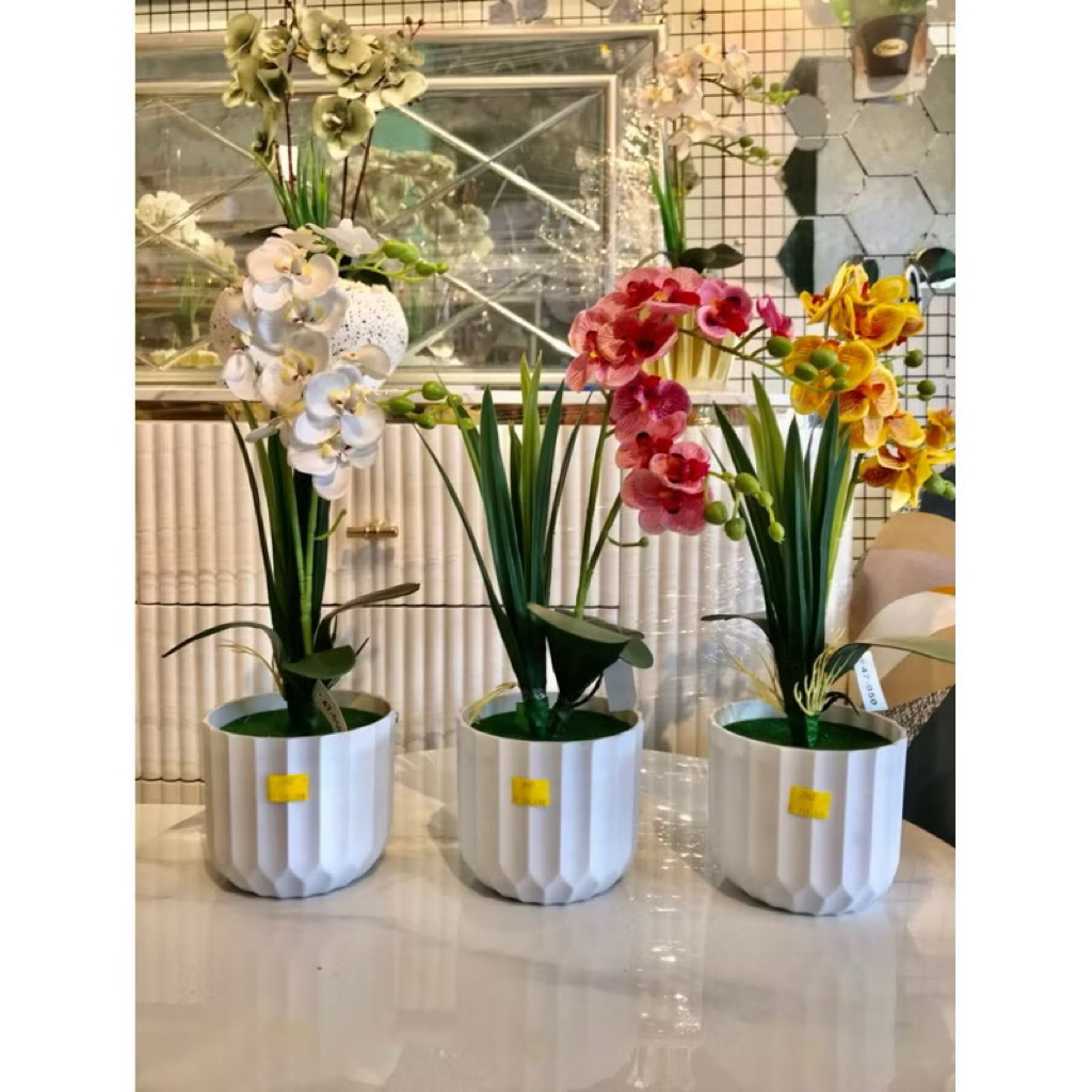 3962 / bunga anggrek vas plastik gold