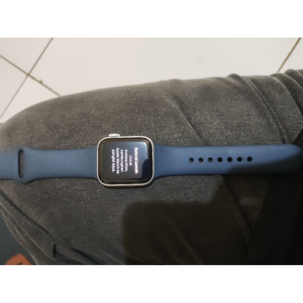 Apple watch se 40mm lock icloud