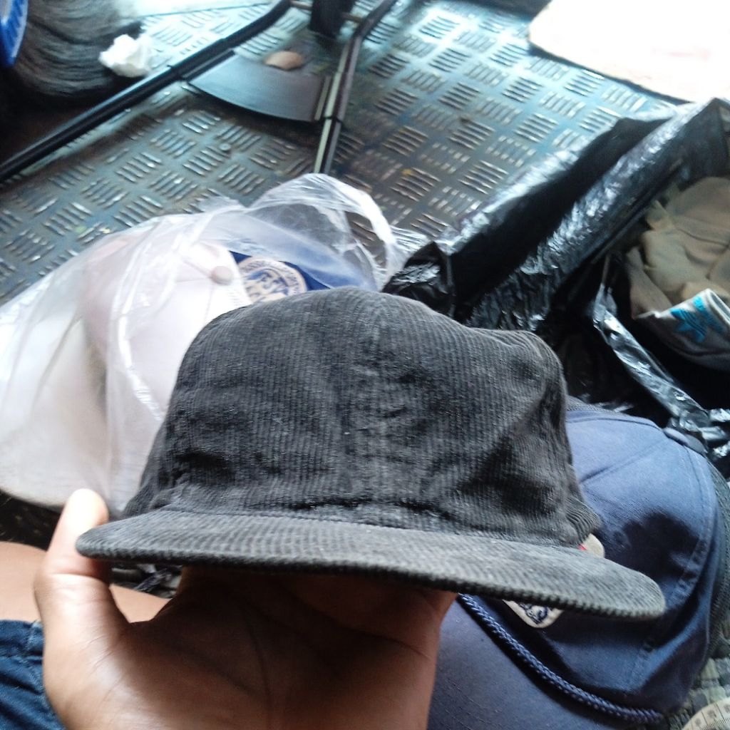 topi snapback hitam Corduroy