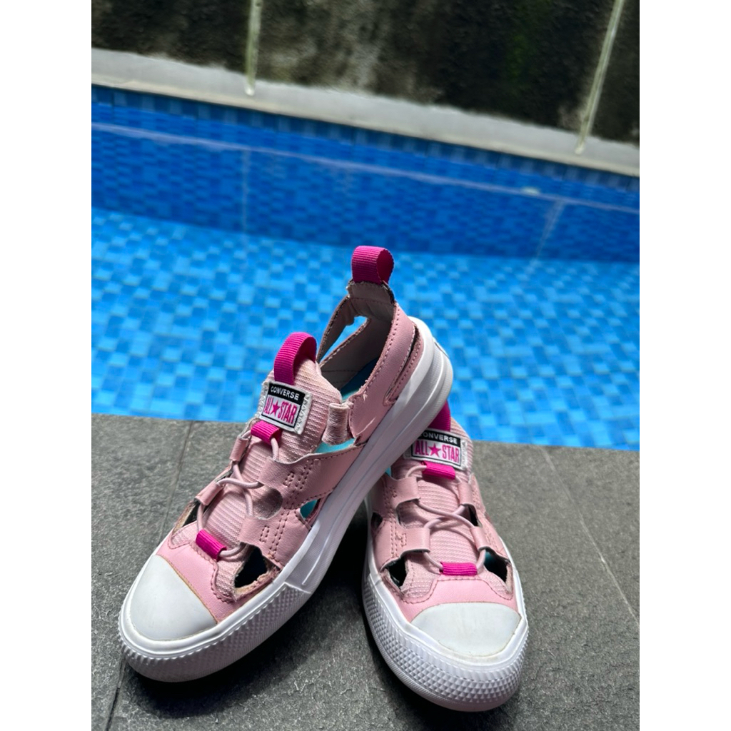 Preloved Sepatu Converse pink size 34