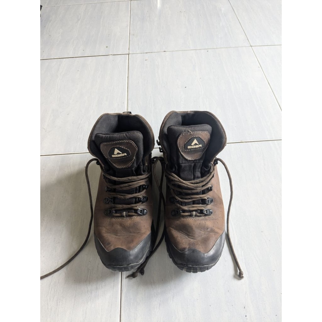 sepatu eiger
