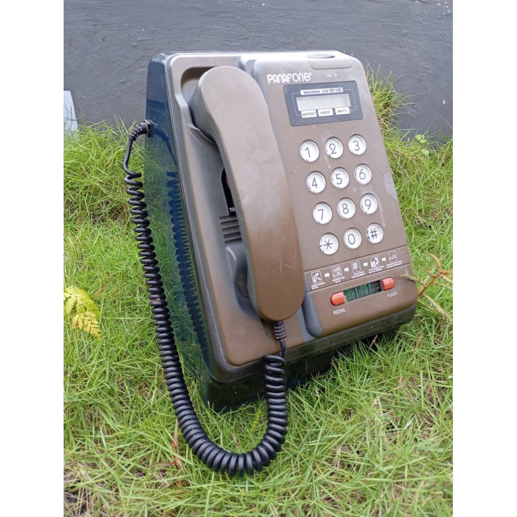 Telepon umum koin jadul vintage