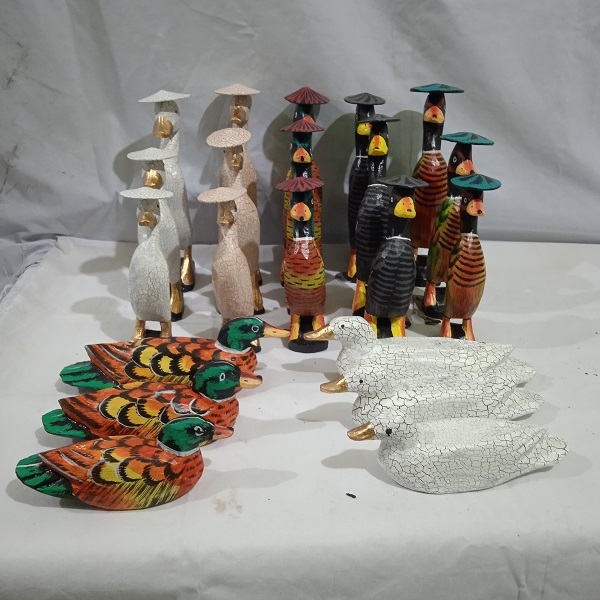 Patung Bebek Topi dan Bebek Renang 1 Set (3 pcs) Bahan kayu Kerajinan Khas Bali