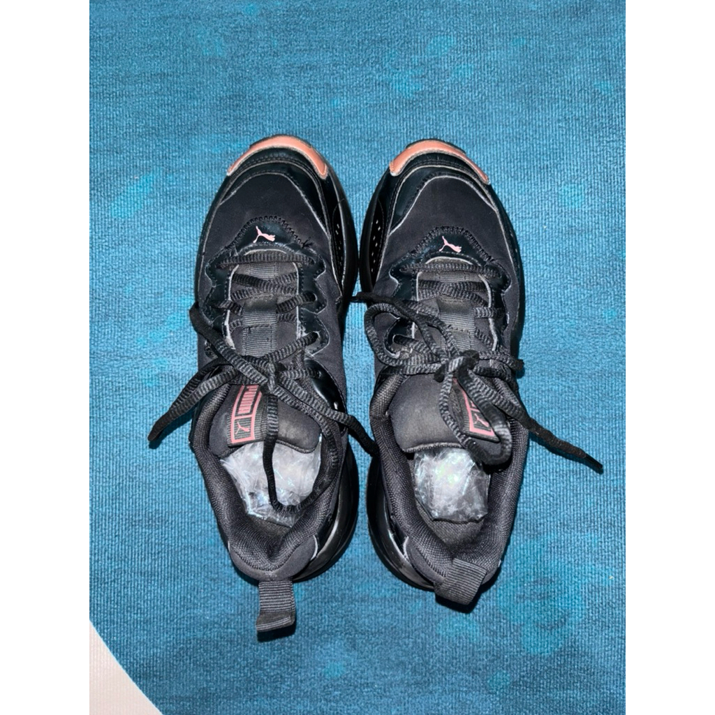 Sepatu Puma Preloved hitam rose gold