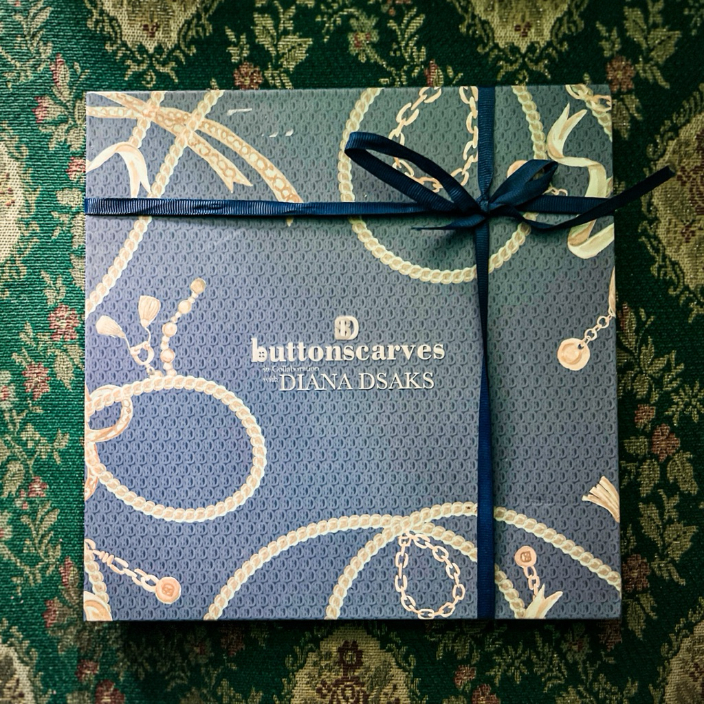 Buttonscarves x Diana Dsaks, The Chain series-shapire