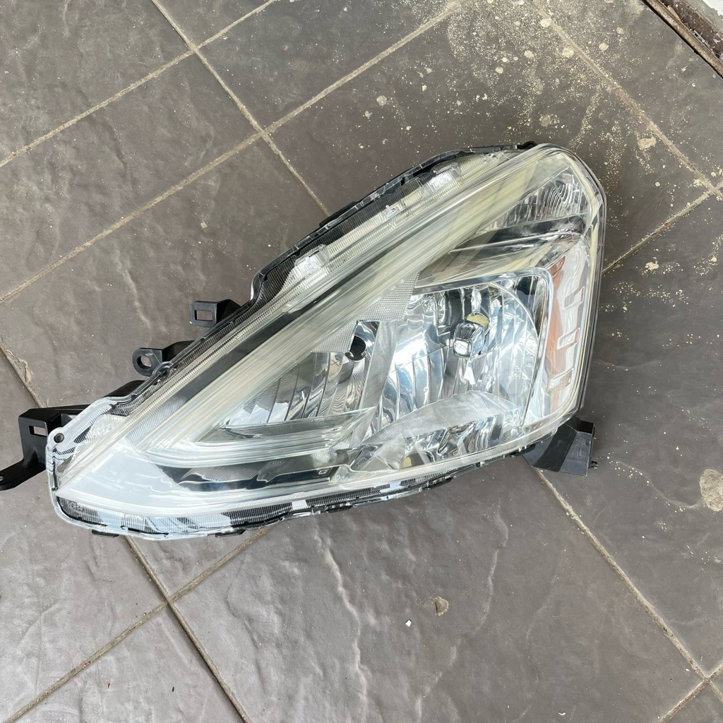 Headlamp Grand Livina L11 Original