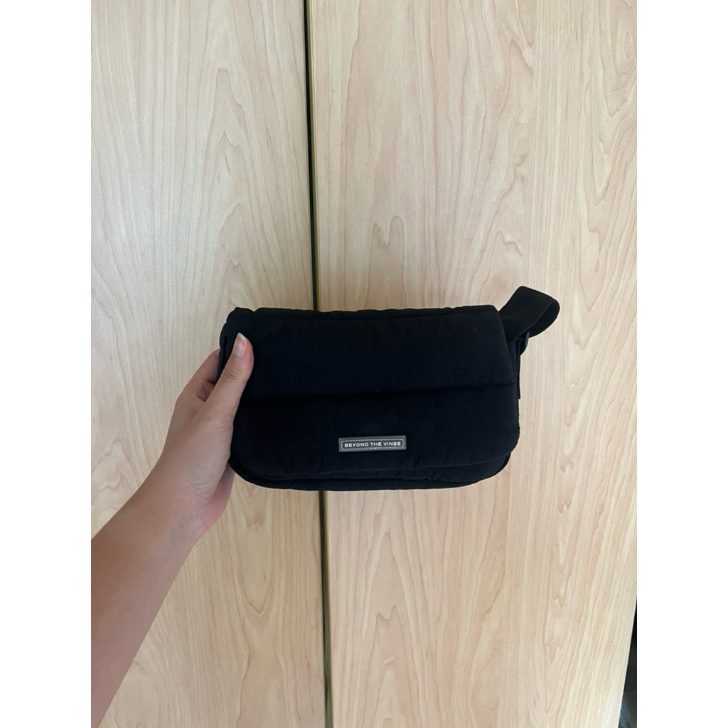BTV Beyond the vines poofy bag size xs black hitam preloved