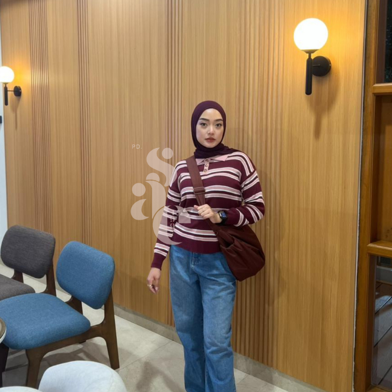 Polo Sweater Wanita Garis-Garis