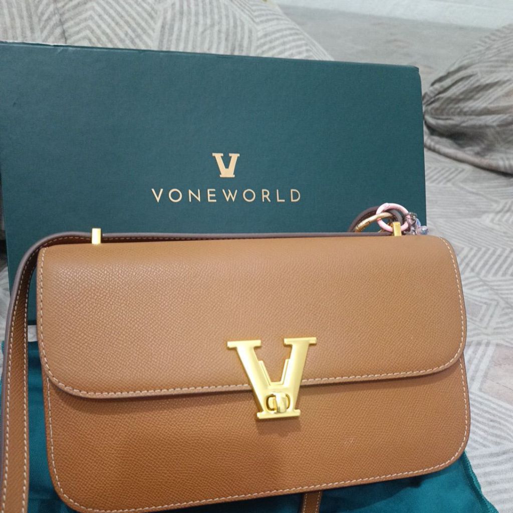 vone world bag signature maxi