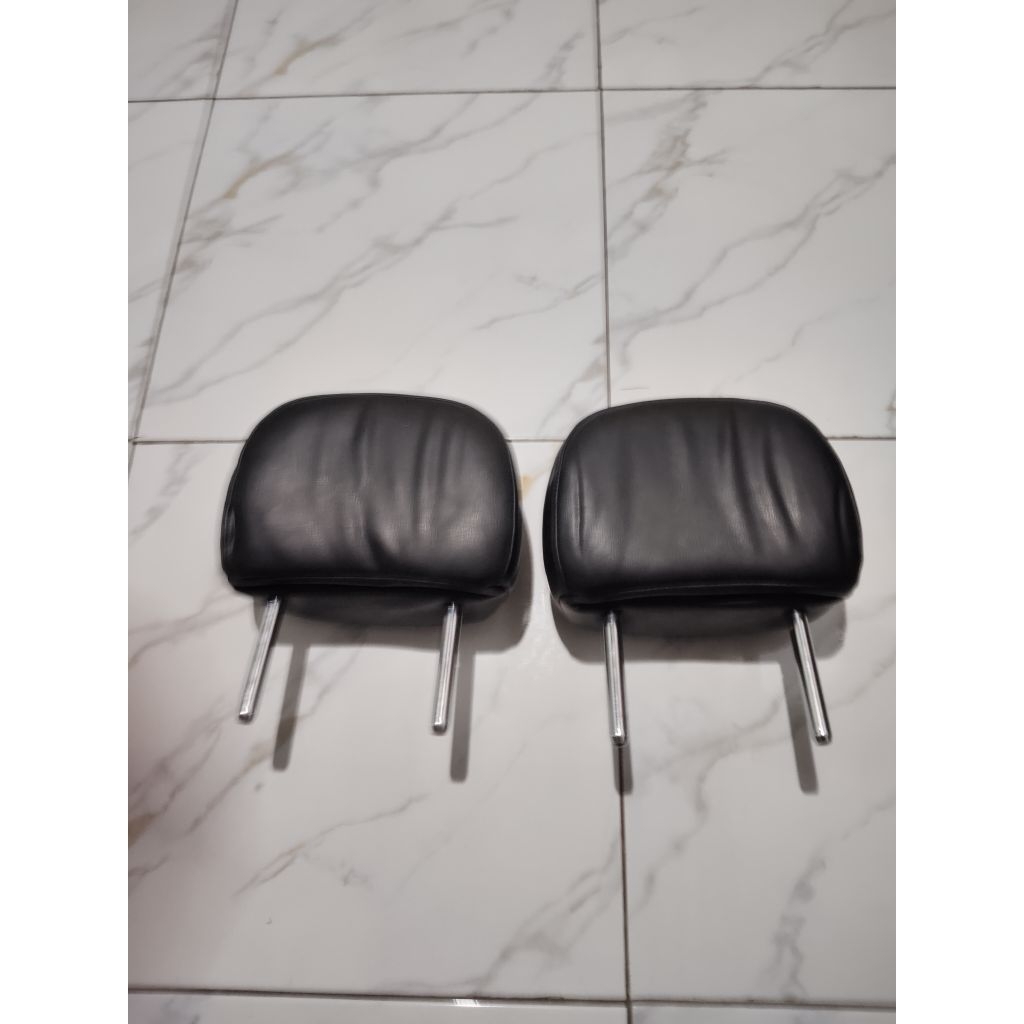 Headrest Nissan Xtrail T30 original.