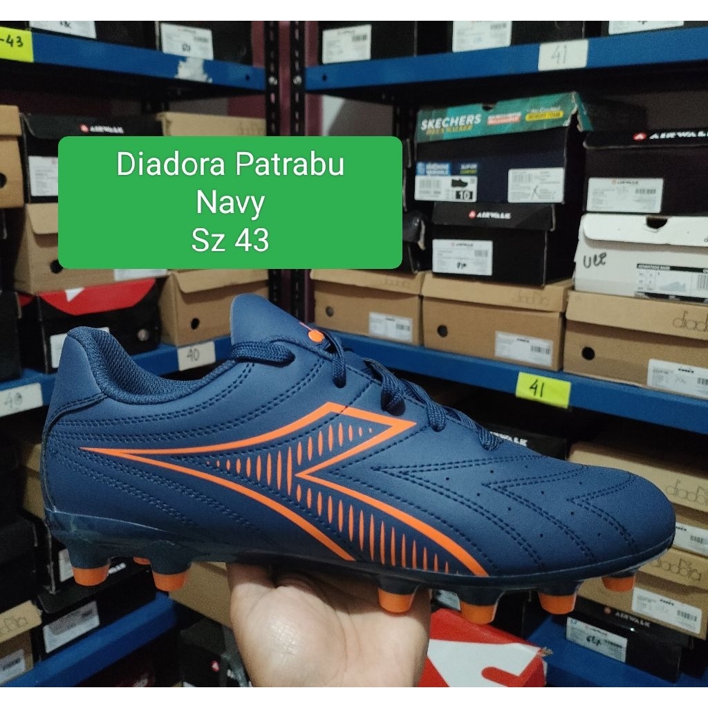 Sepatu bola Diadora Patrabu Navy