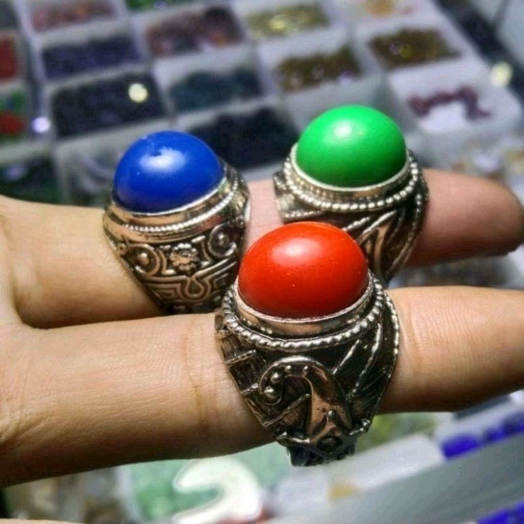 Cincin Batu Akik pospor merah hijau biru menyala kena air