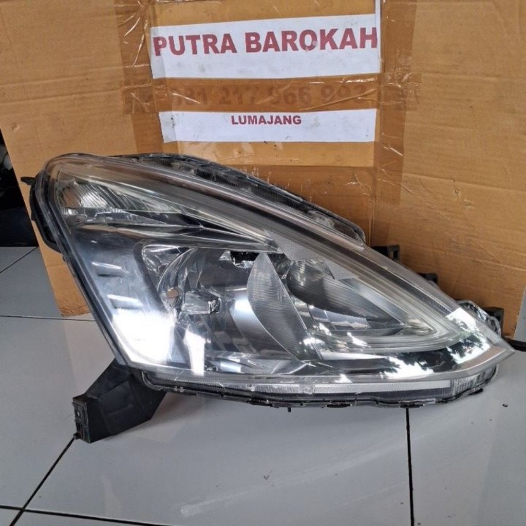 headlamp lampu depan livina L11 sebelah kanan 2013-2018