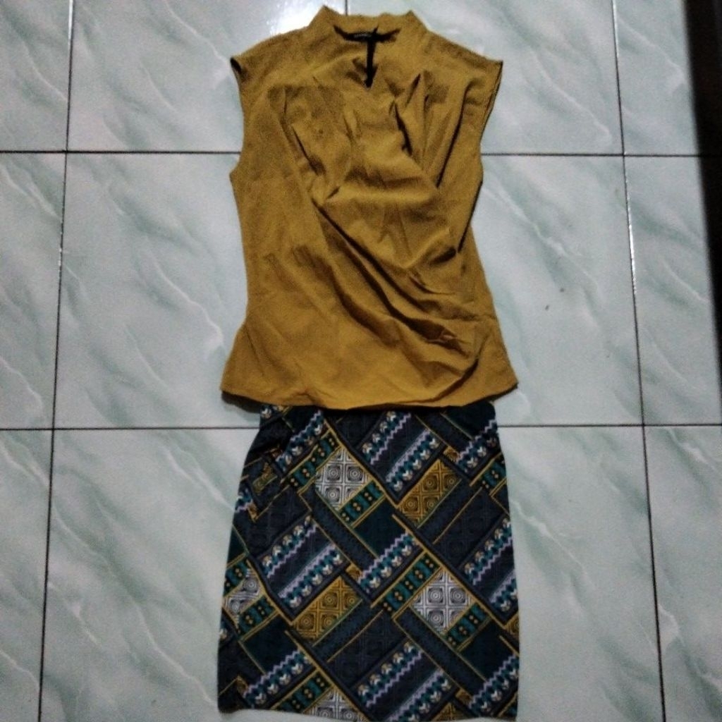 Preloved YF Blouse Sifon + Rok Mini