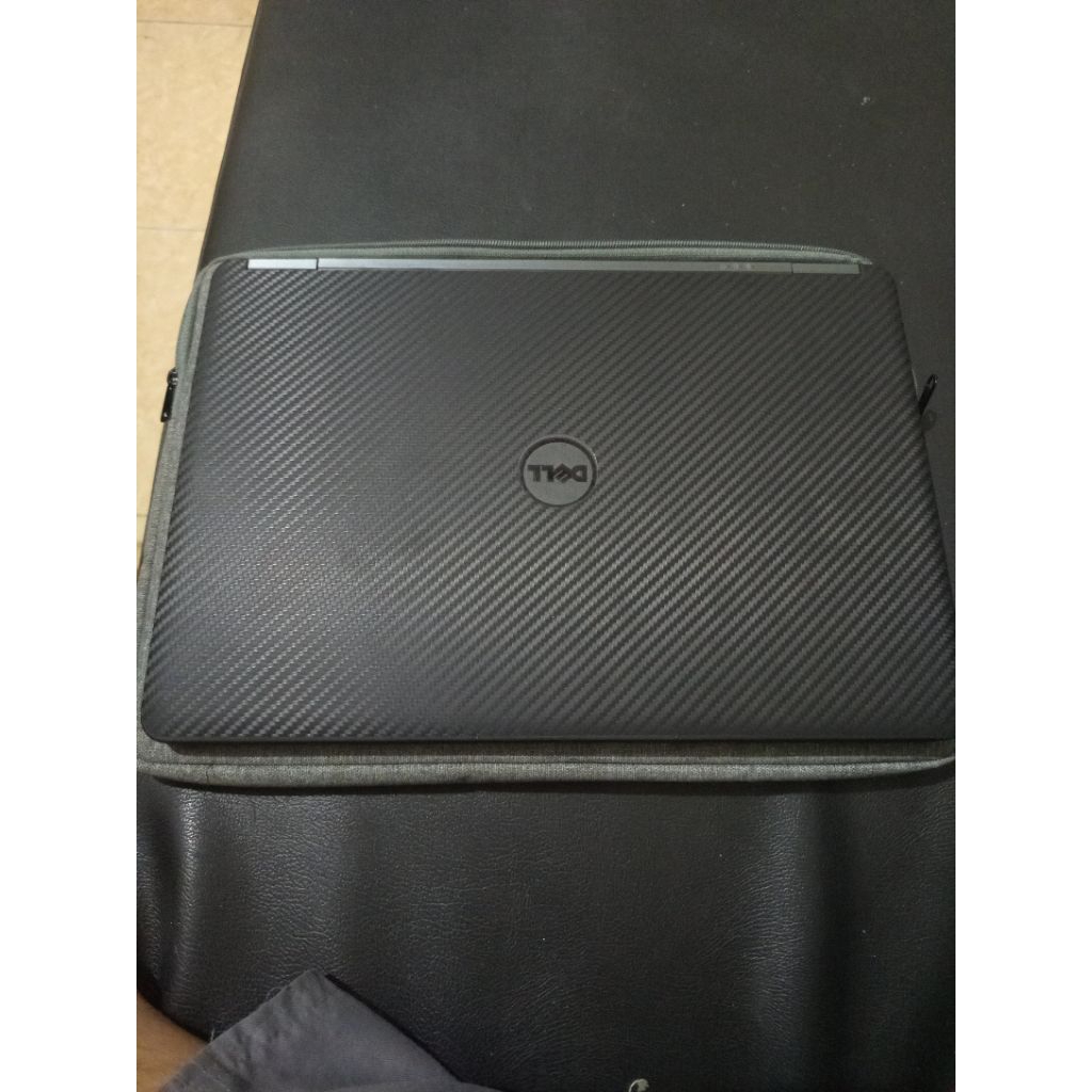 DELL core i5 5300U RAM 8 SSD 256