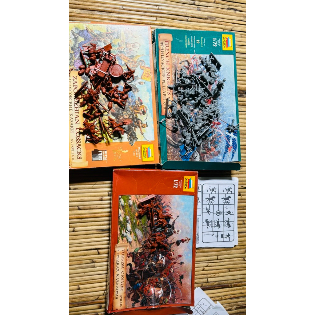 mainan figure Zvezda skala 1:72