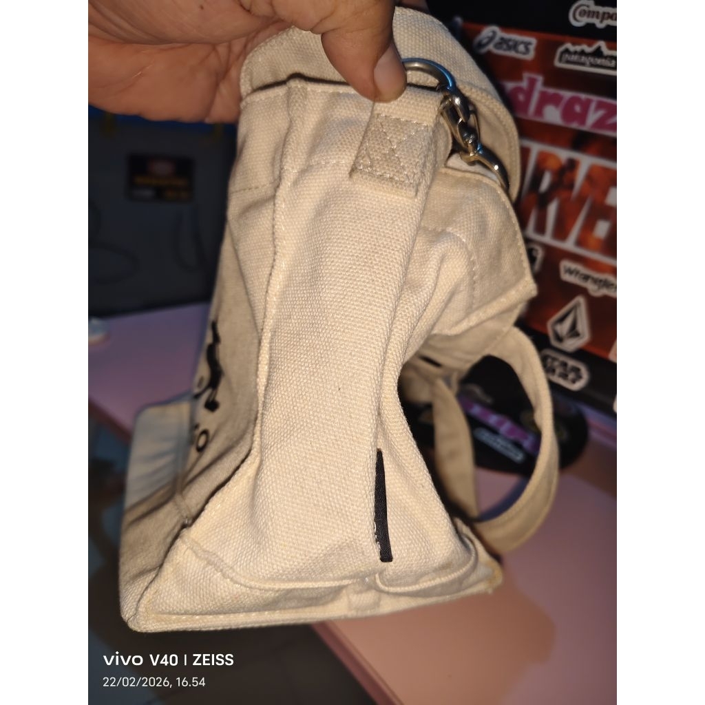 Tas Sling Selempang Clip Kangol Cream ORI