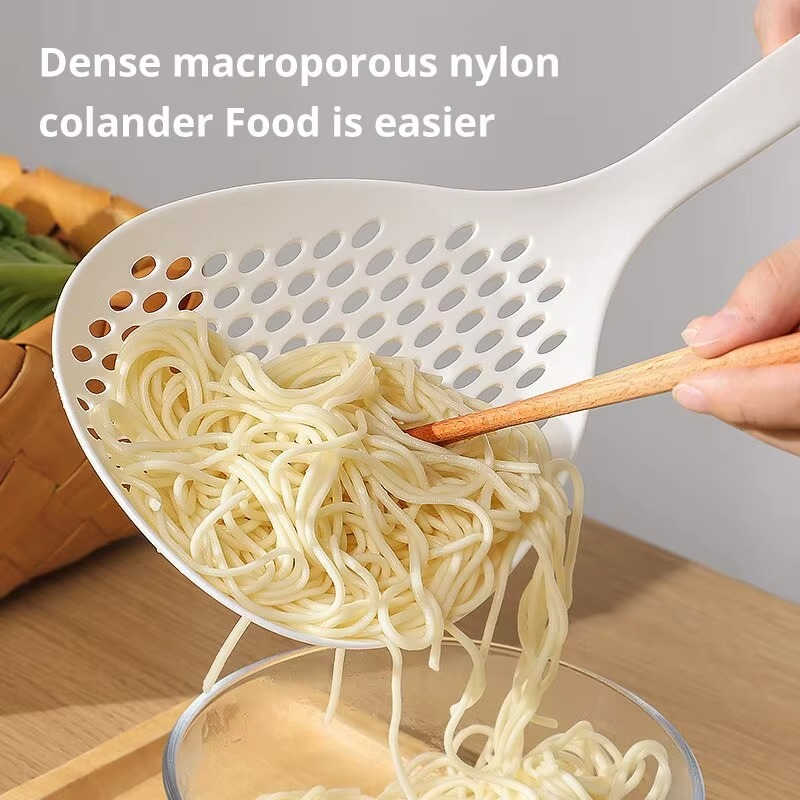 Sendok Saringan Mie Jumbo Tirisan Gorengan Besar Alat Tiris Sayur Rebus Bakso Centong Kuah Bolong Plastik Tahan Panas Spatula Nilon Skimmer Spaghetti Multifungsi Perlengkapan Dapur Murah Tirisan Penyaring Masakan Serokan Hot Pot Mie Instant Ayam 30cm