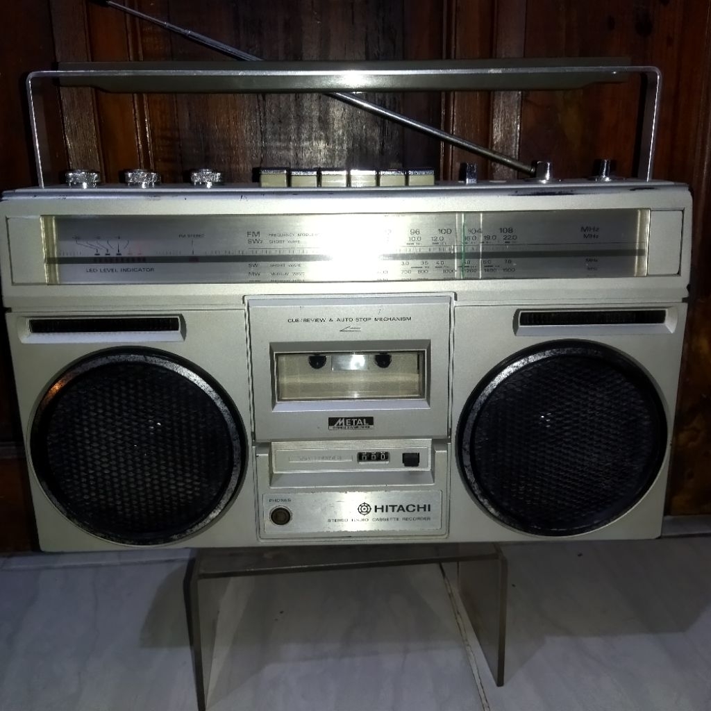 Radio tape lawas hitachi