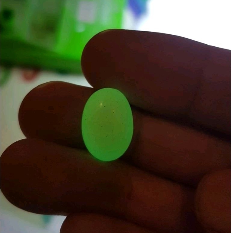 Batu cincin fosfor merah air istimewah