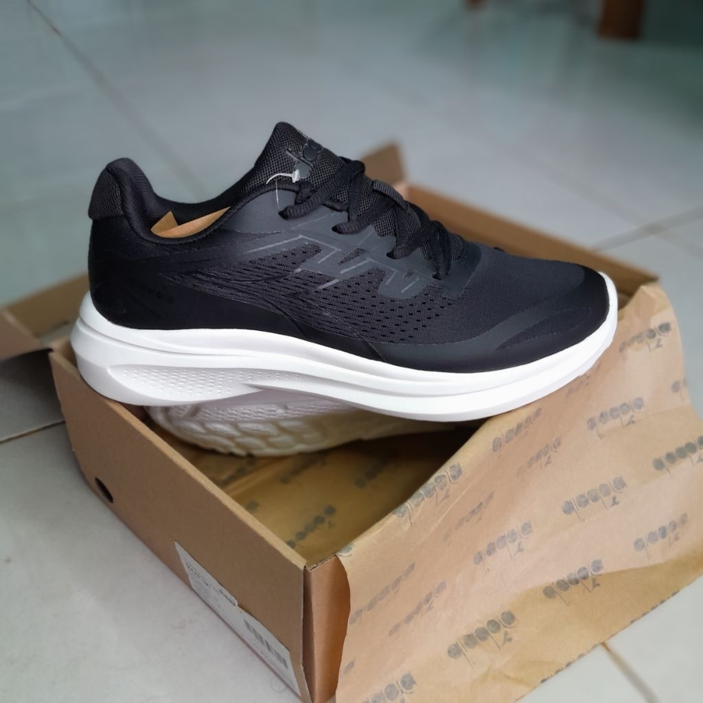 Sepatu Running Diadora Maze Hitam Pria Original - Ringan