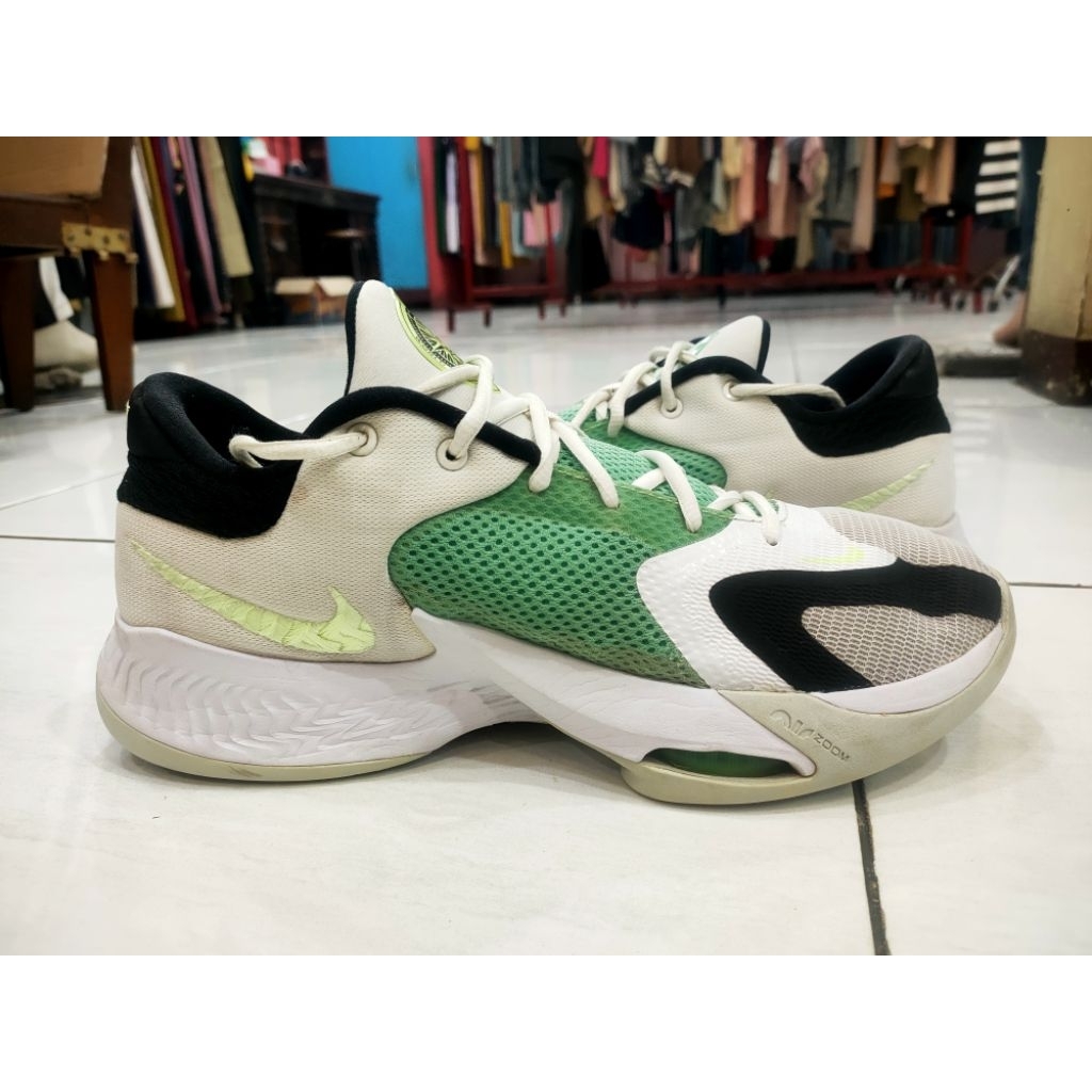 sepatu Basket freak 4 size 44