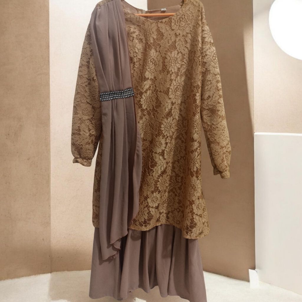 Preloved baju anak brokat/renda coklat
