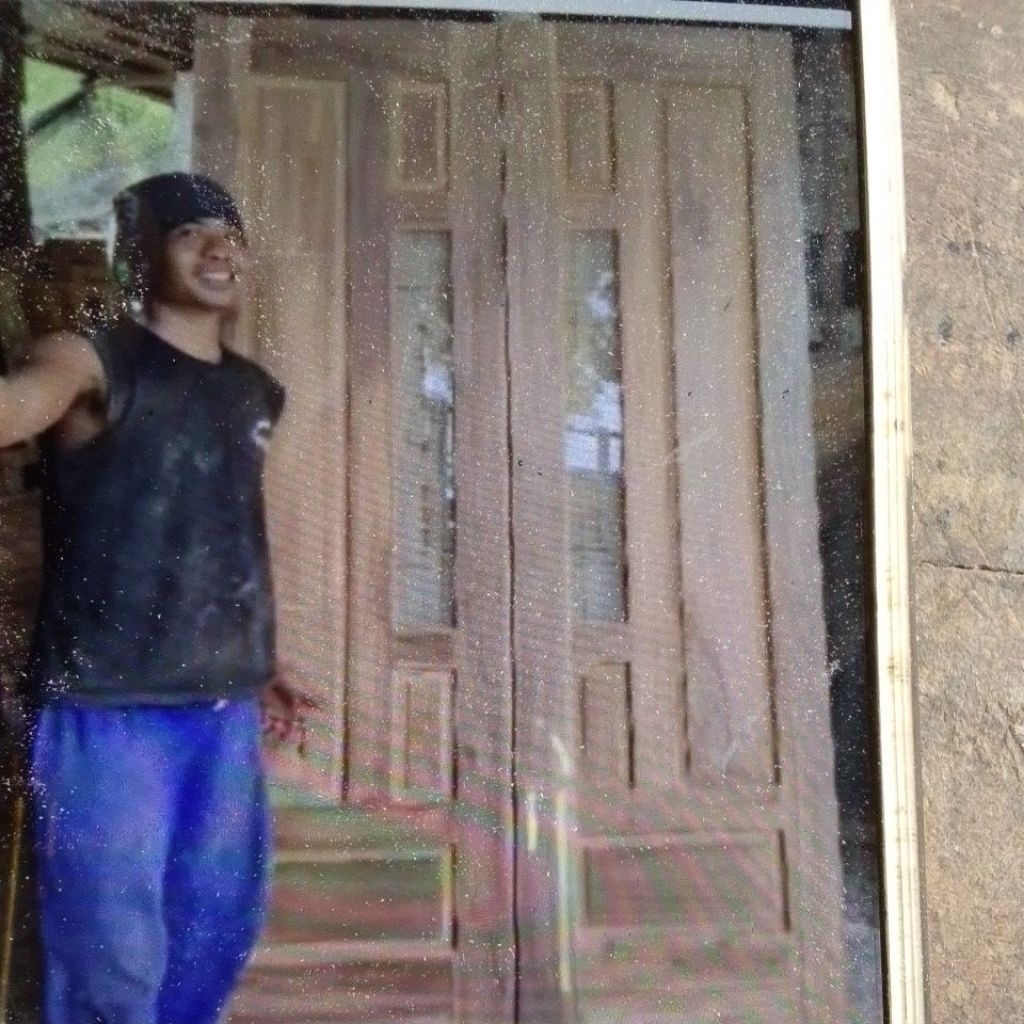 90x200 pintunya dan kusen mengikuti pintu