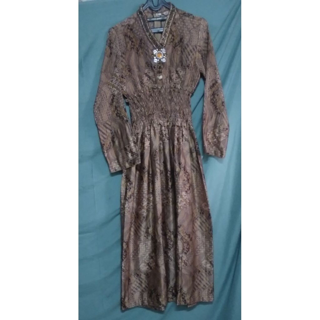 gamis pinggang karet bahan satin