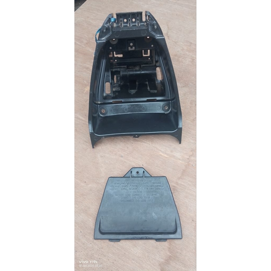 Bok Box Bagasi Yamaha Vega ZR Original Copotan Motor