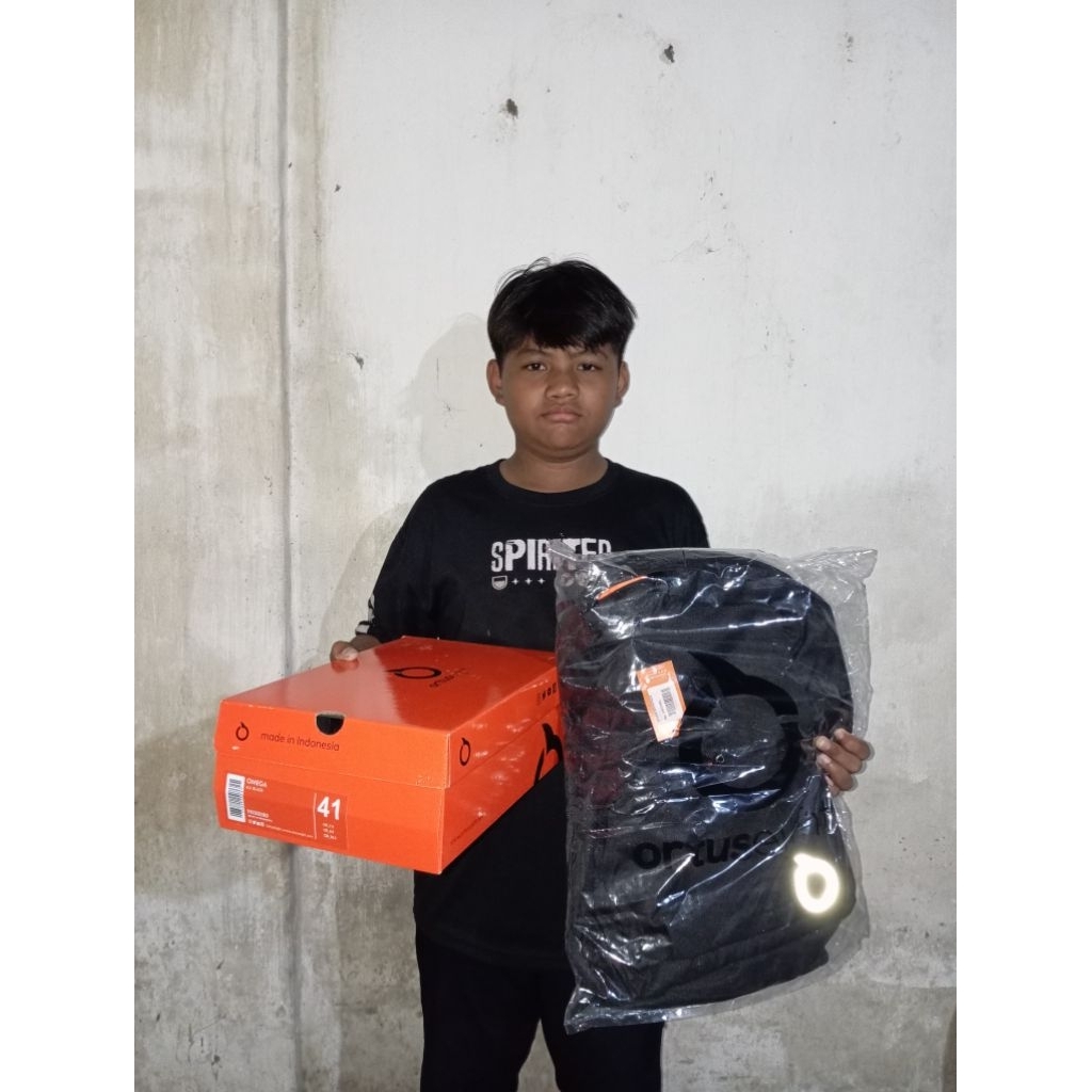 Ortuseight paket donasi tas & sepatu anak SD SMP SMA Jawa Timur dan Jawa Tengah